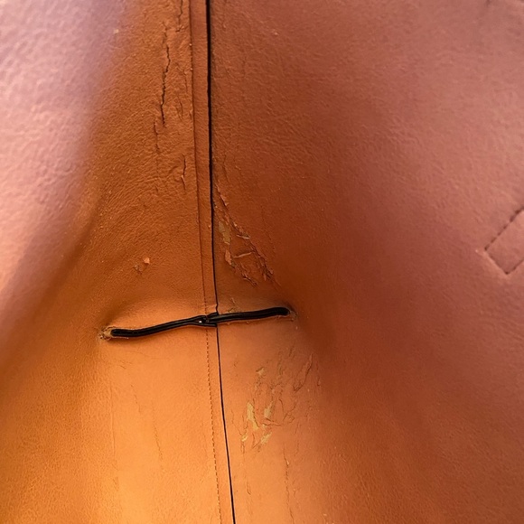 De Vesti Blush Croc-Embossed Tote and Pouch Set - Picture 7 of 7